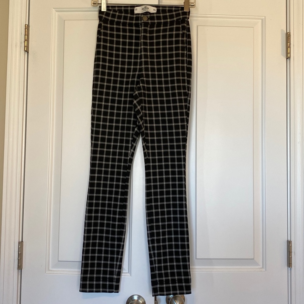 Hollister NWT sz ZS ultra high-rise black w/white pants
